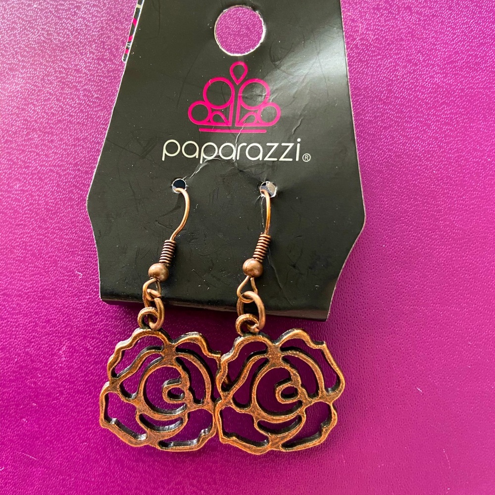 Fun flower design, fashion dangle earrings